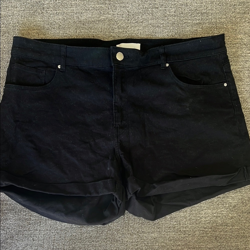 Women’s H&M Black Shorts- size 14